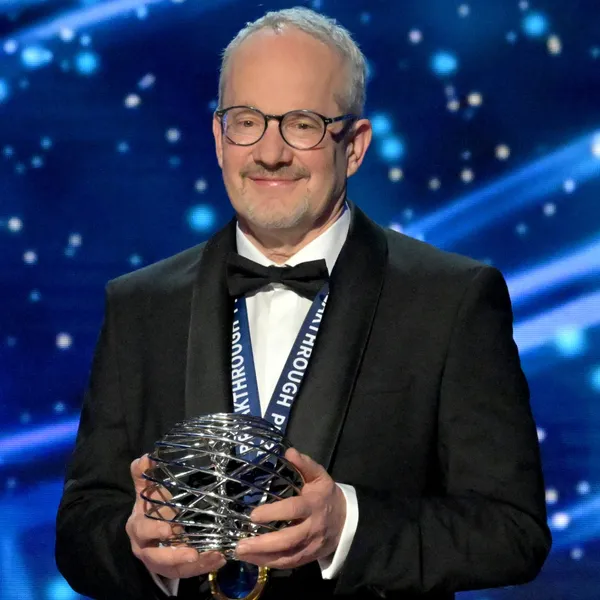 Tony Hyman receiving the Breakthrough Prize.