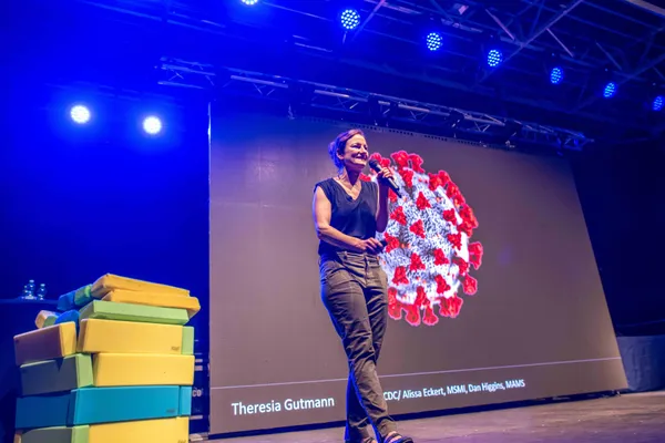 Theresia Gutmann at the Science Slam.