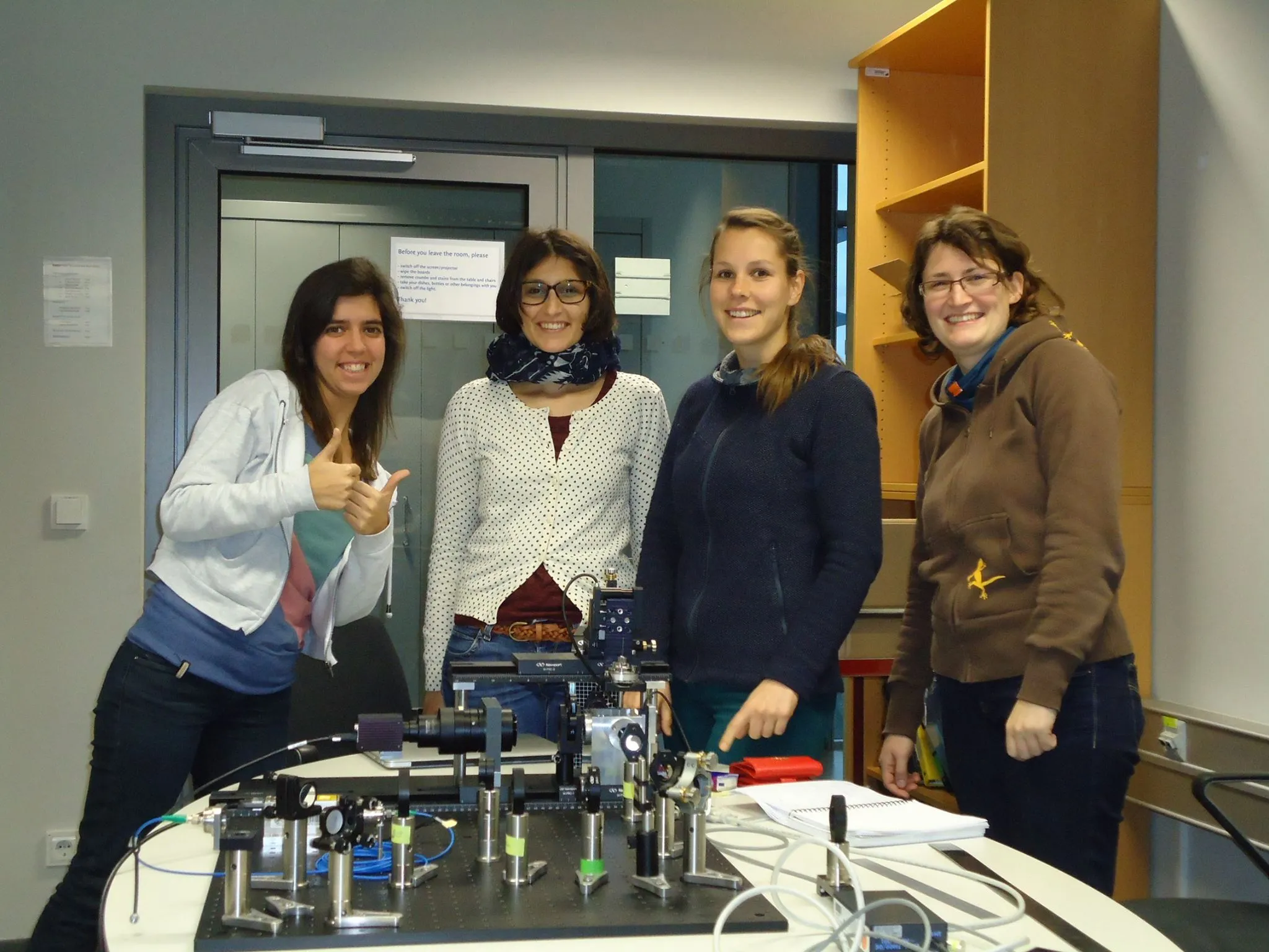 Bea Gomes, Sara Ciucci, Elisa Rieckhoff, and Jahr Wiebke standing near their microscope