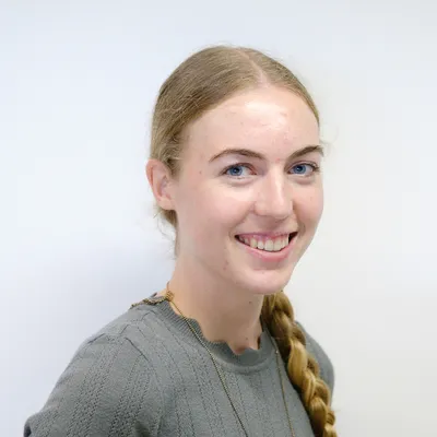 Headshot of Iris Smokers