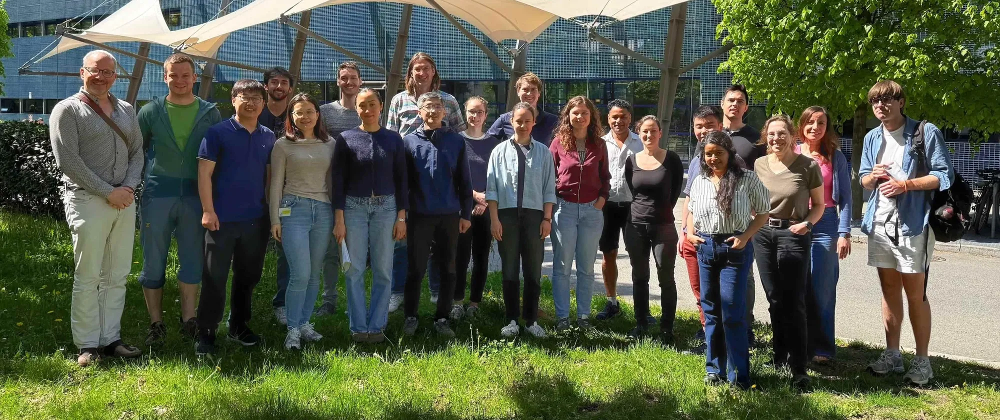 The Hyman lab members smile in front of MPI-CBG