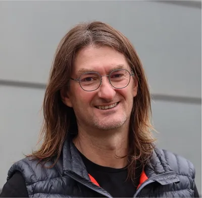 Headshot of Carsten Hoege